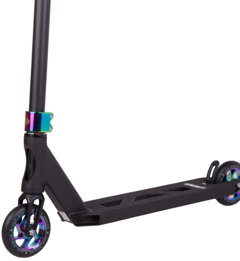 Freestyle koloběžka Striker Essential S Black Rainbow